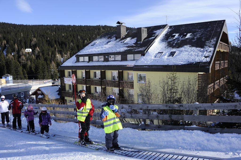 Lachtalhaus Esterno foto